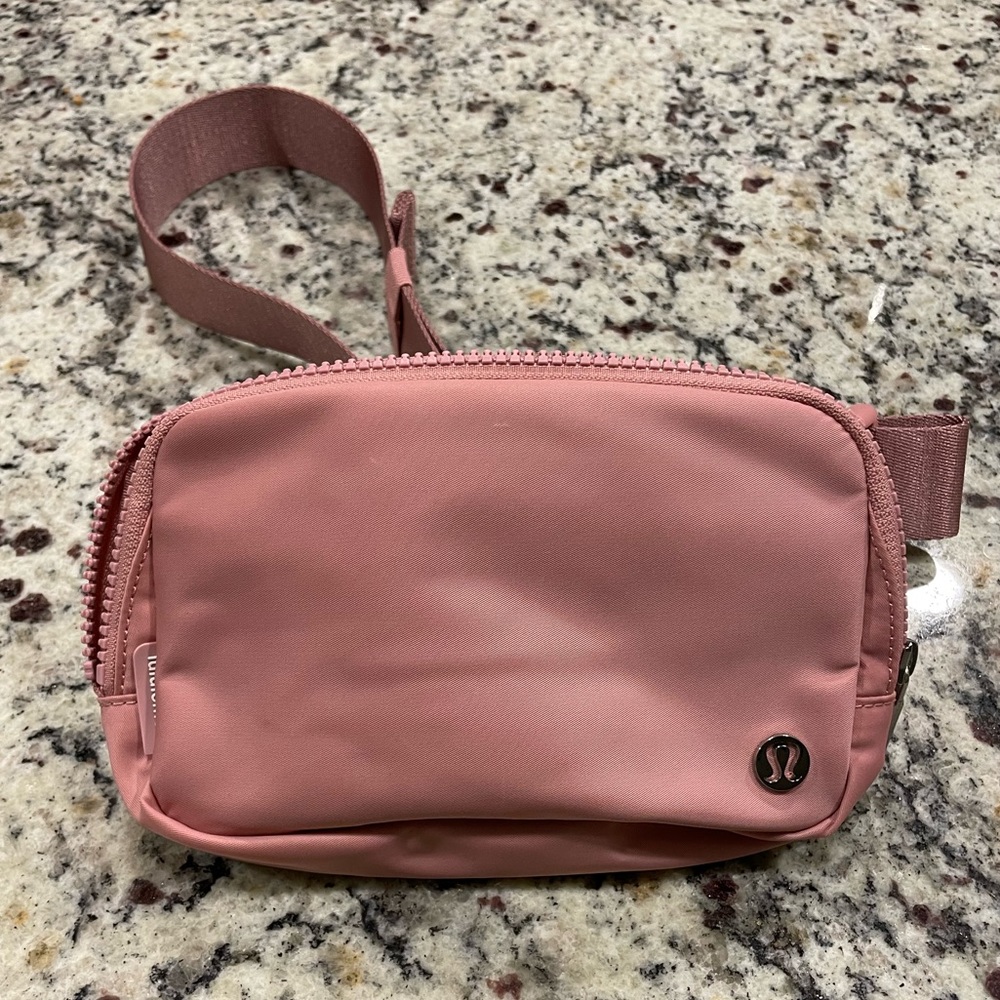 Lululemon extended belt bag pink